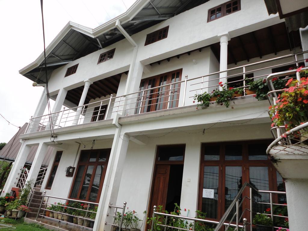 Eranga Guest Hotel Nuwara Eliya Buitenkant foto